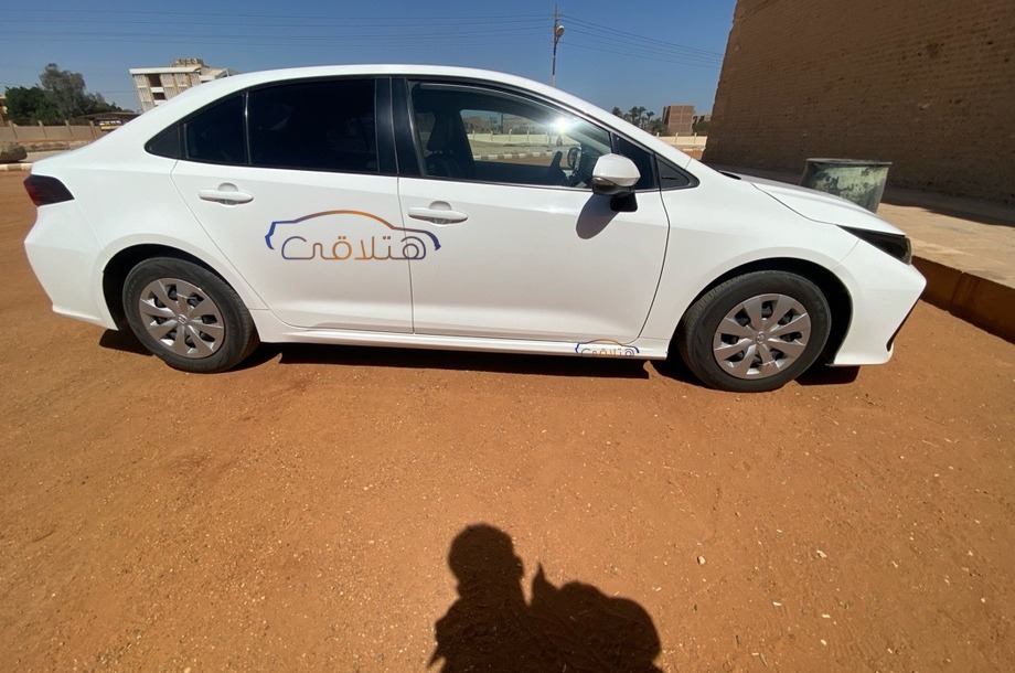 Corolla Toyota أبيض