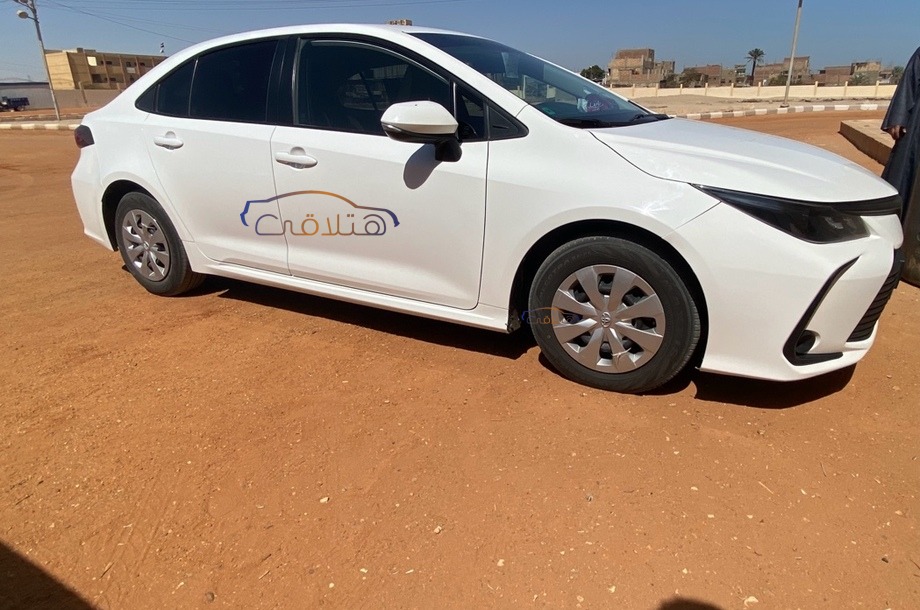 Corolla Toyota أبيض