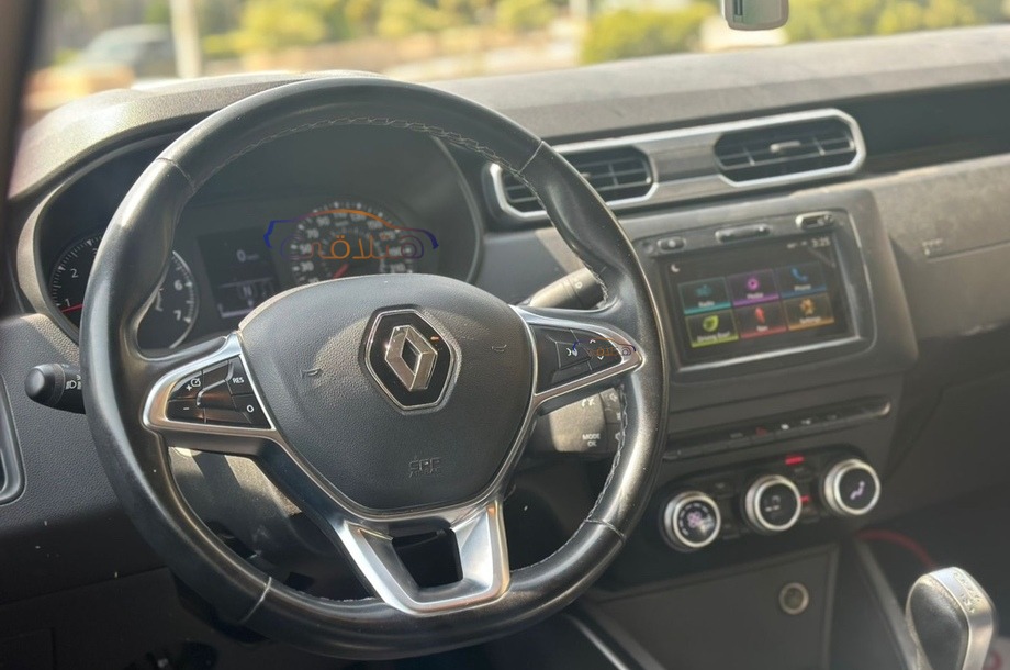 Duster Renault رمادي