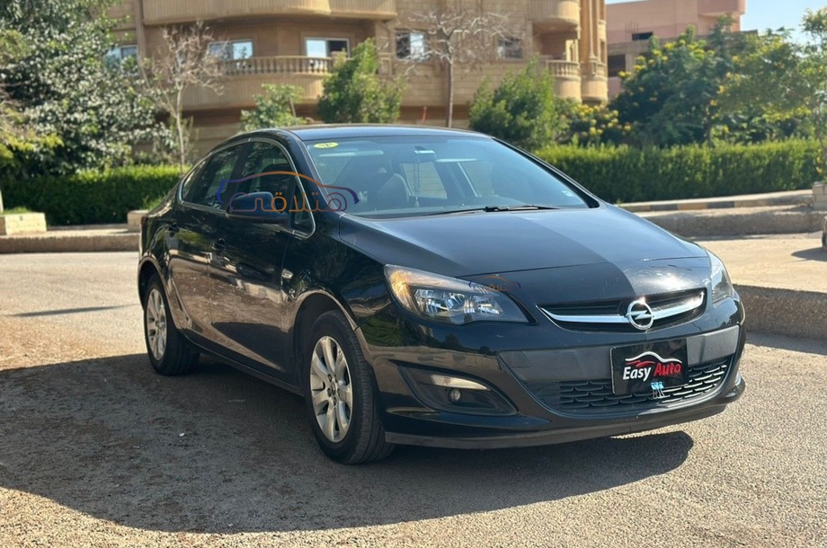 Astra Opel أسود