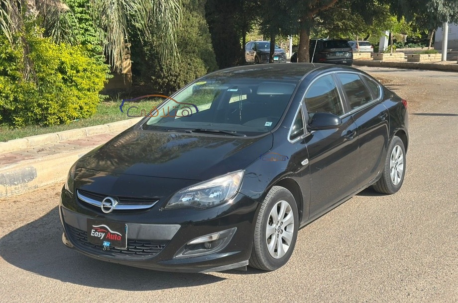Astra Opel أسود