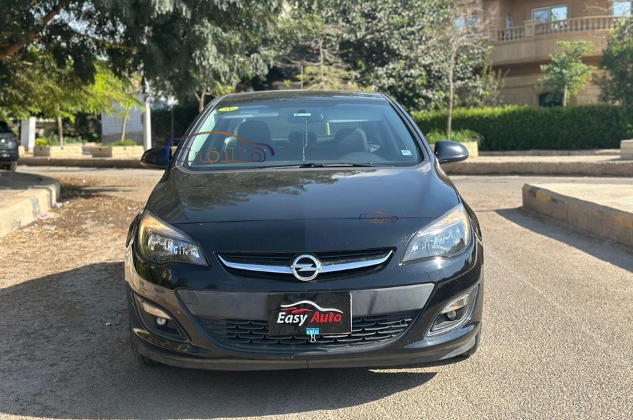 Astra Opel أسود