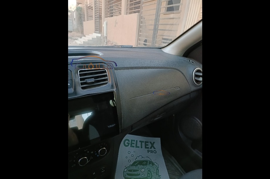 Sandero Step Way Renault أسود