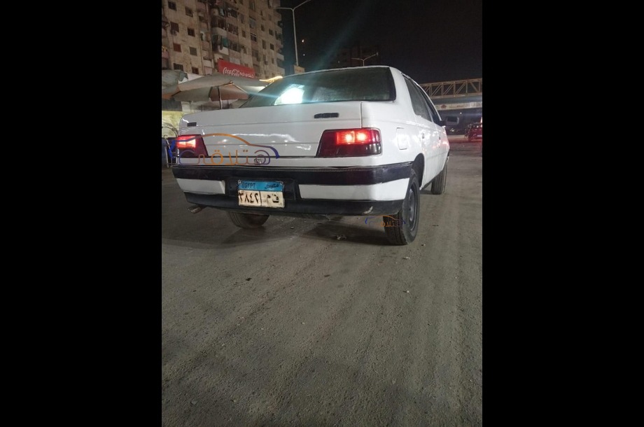 405 Peugeot أبيض