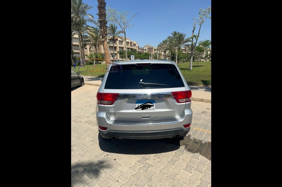 Grand Cherokee Jeep فضي