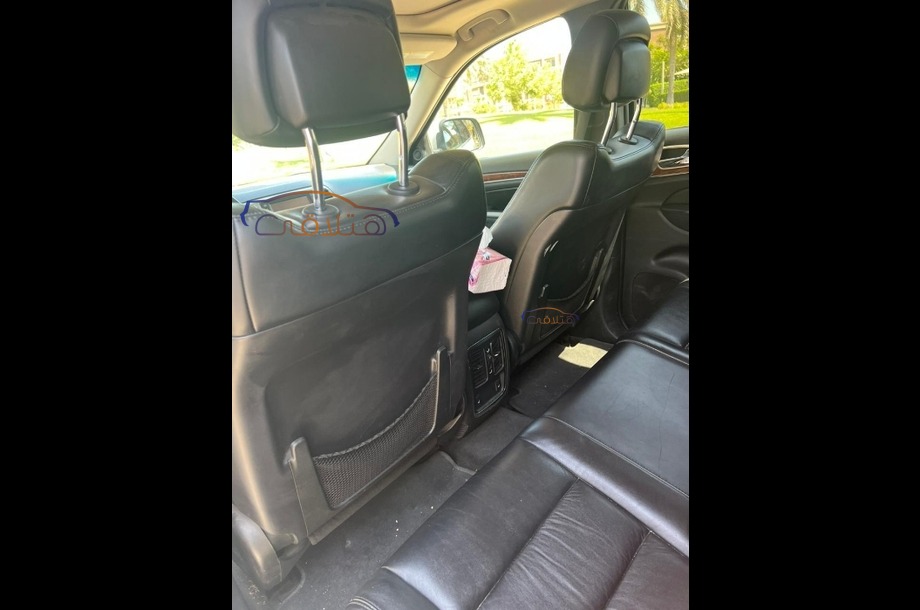 Grand Cherokee Jeep فضي