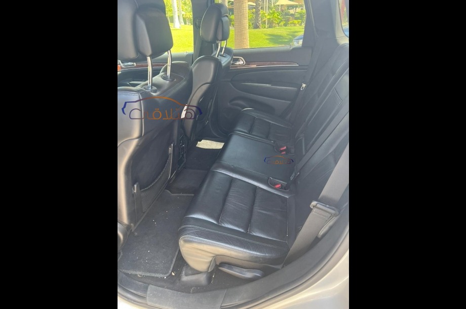 Grand Cherokee Jeep فضي