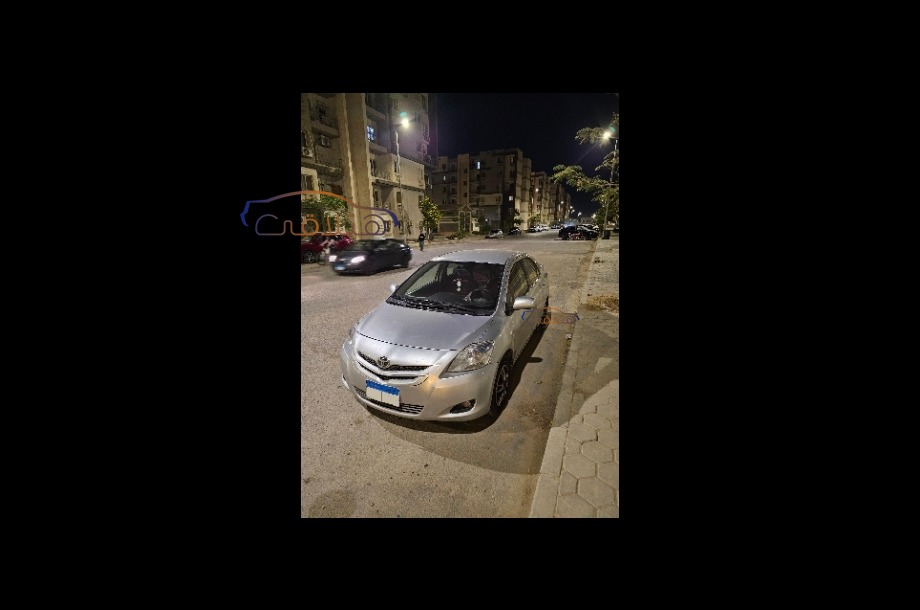 Yaris Toyota فضي