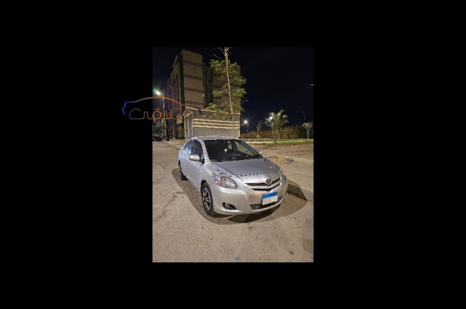 Yaris Toyota فضي