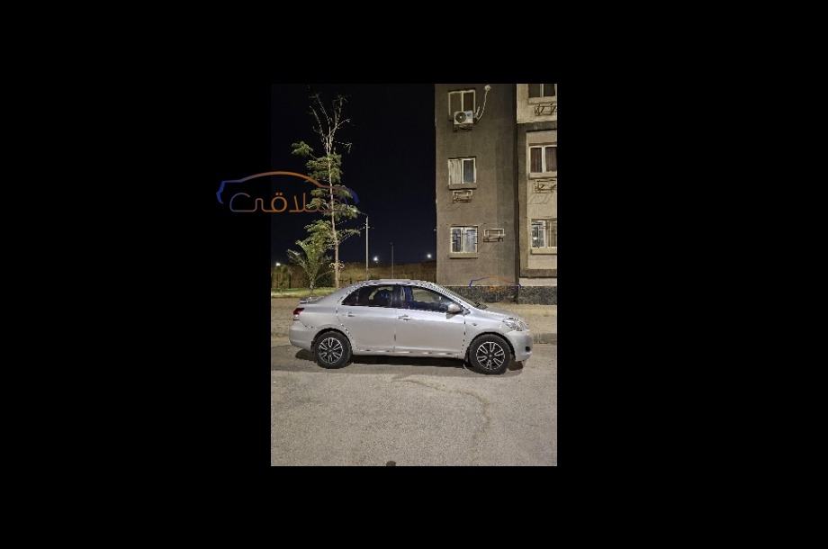 Yaris Toyota فضي