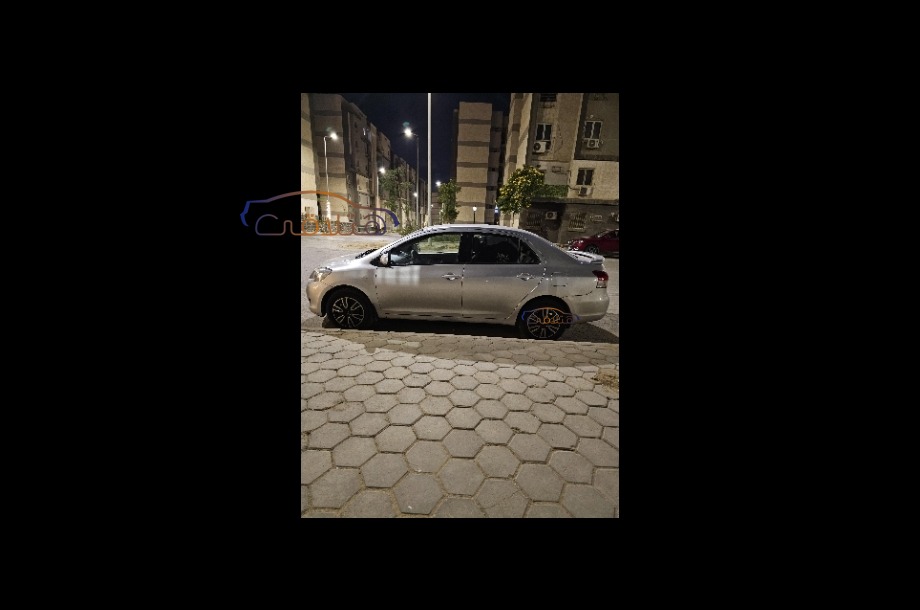 Yaris Toyota فضي