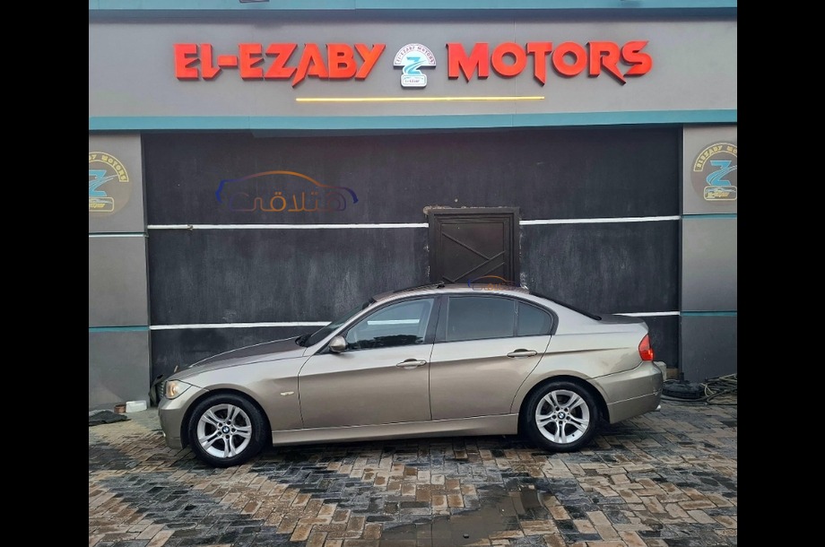 318 BMW ذهبي