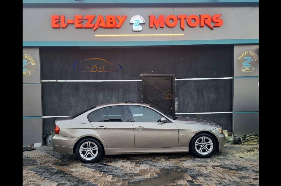 318 BMW ذهبي