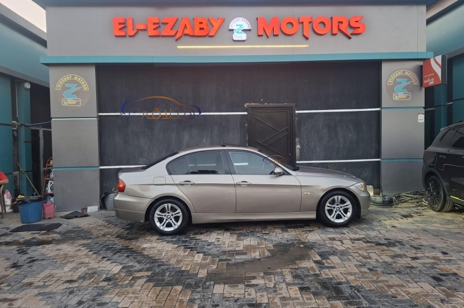 318 BMW ذهبي
