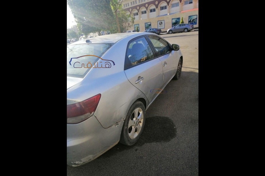 Cerato Kia فضي