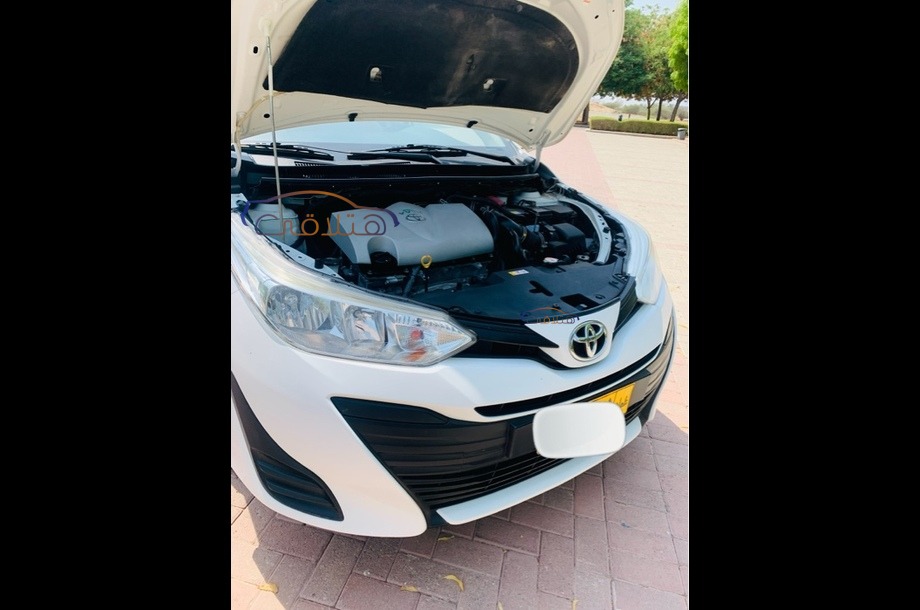 Yaris Toyota أبيض
