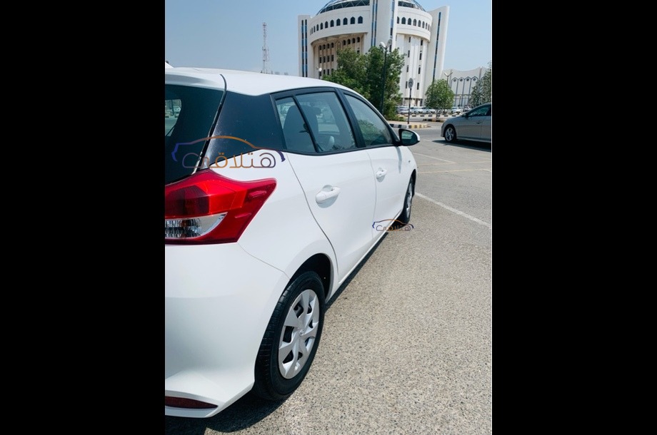 Yaris Toyota أبيض