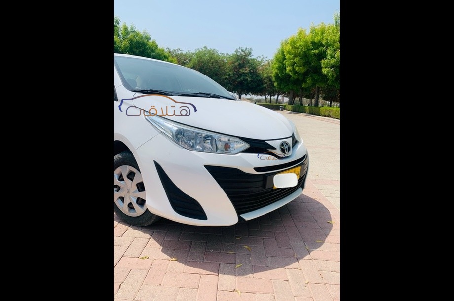 Yaris Toyota أبيض