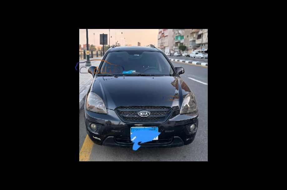 Carens Kia أسود