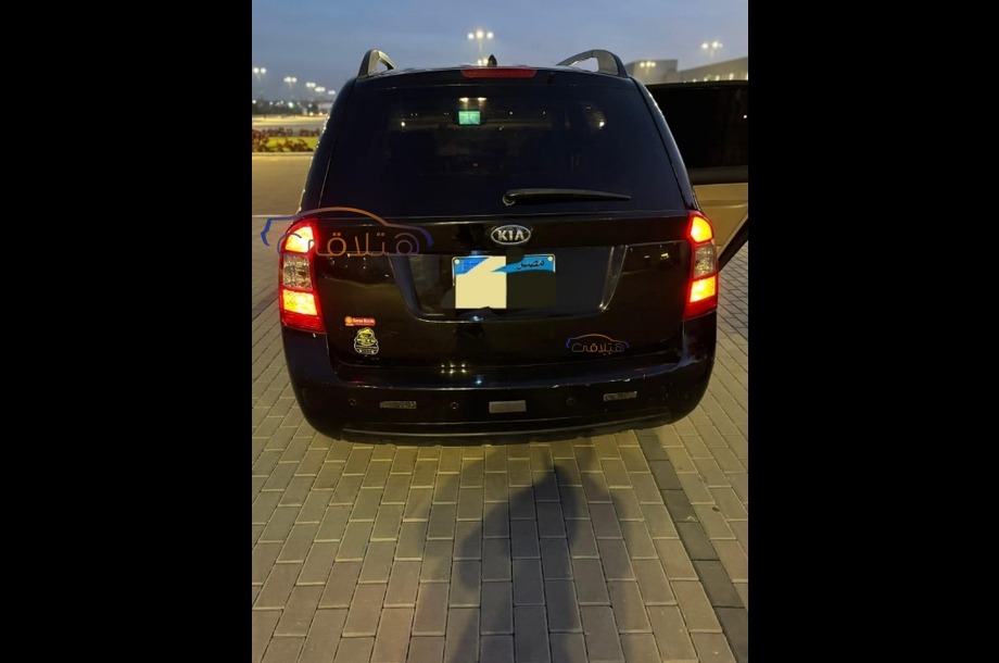 Carens Kia أسود