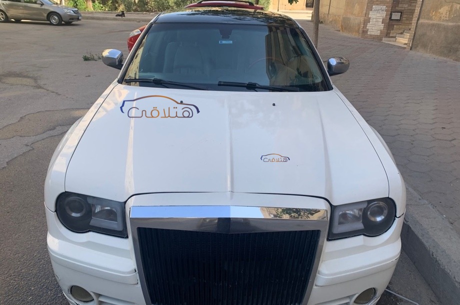 300 Chrysler أبيض