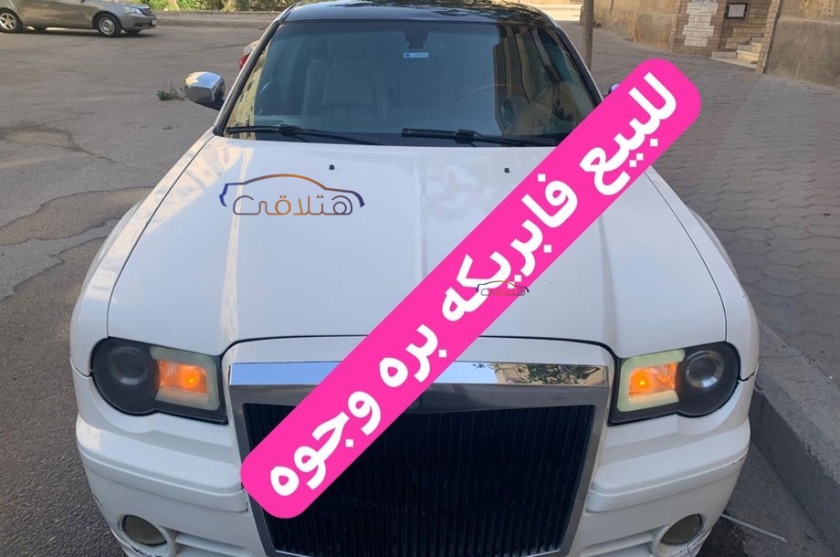 300 Chrysler أبيض