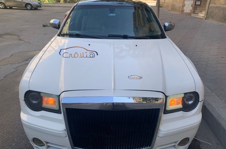 300 Chrysler أبيض