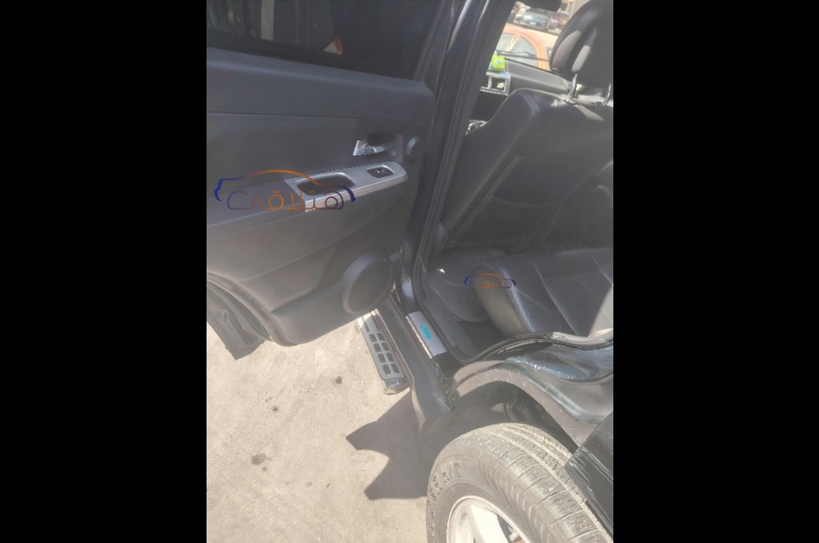 Cherokee Jeep أسود