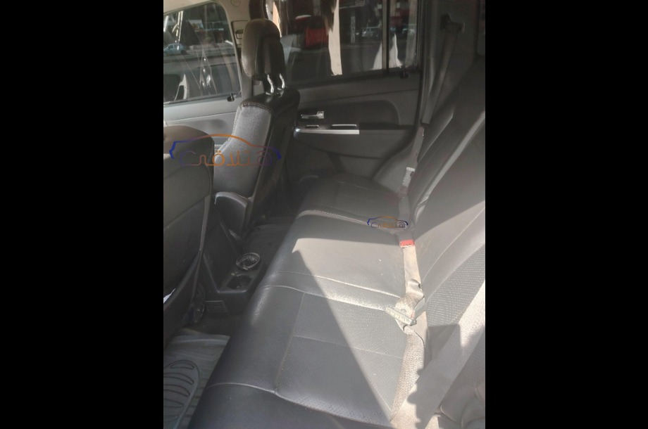 Cherokee Jeep أسود