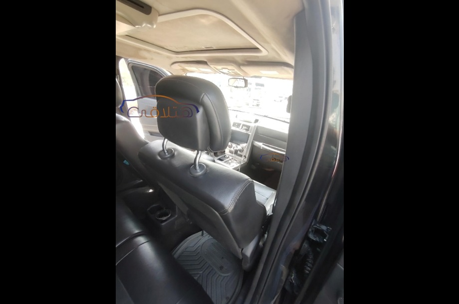 Cherokee Jeep أسود