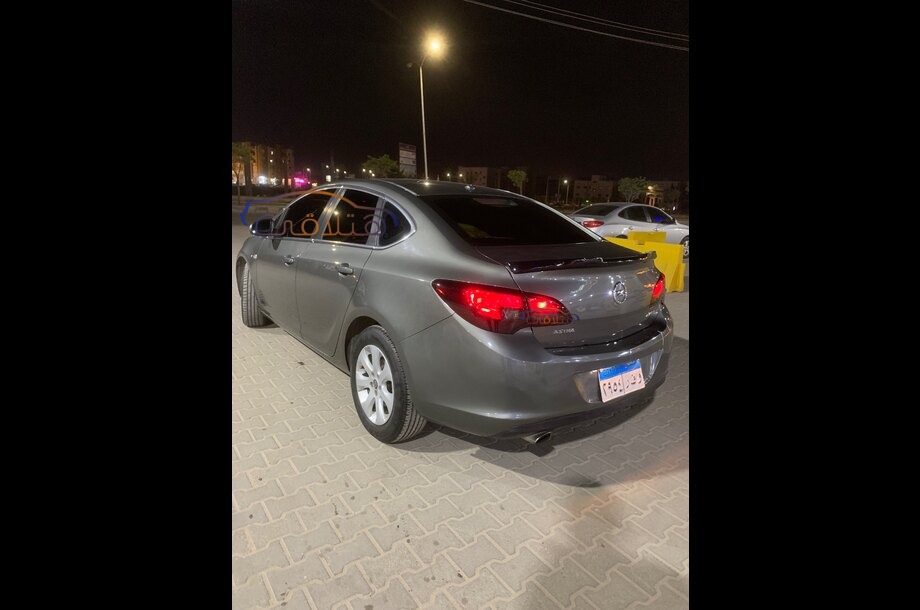 Astra Opel رمادي