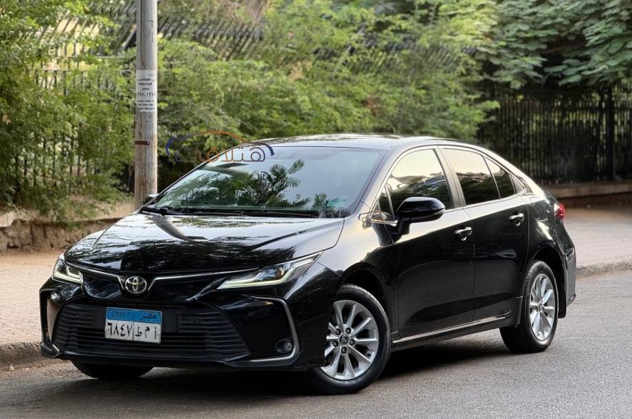 Corolla Toyota أسود