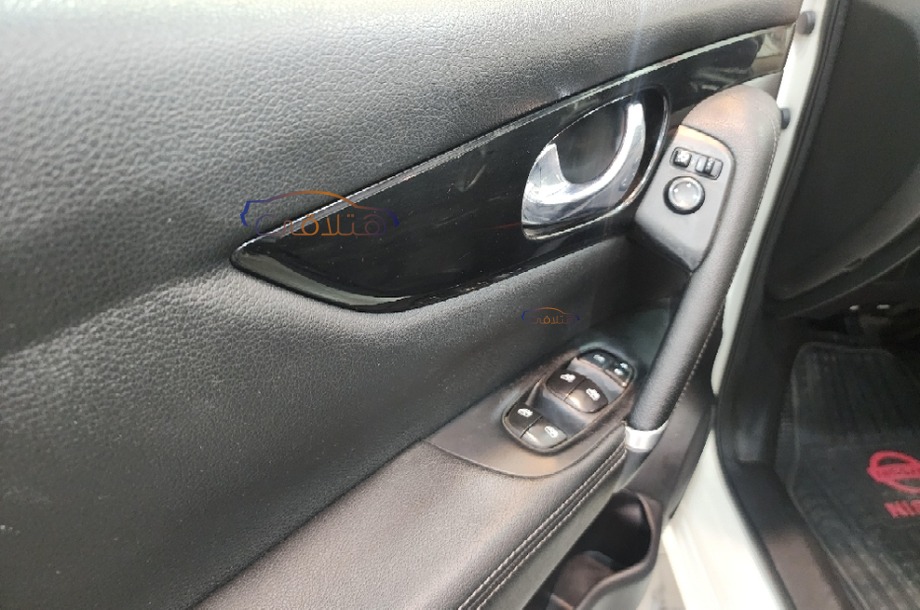 Qashqai Nissan White