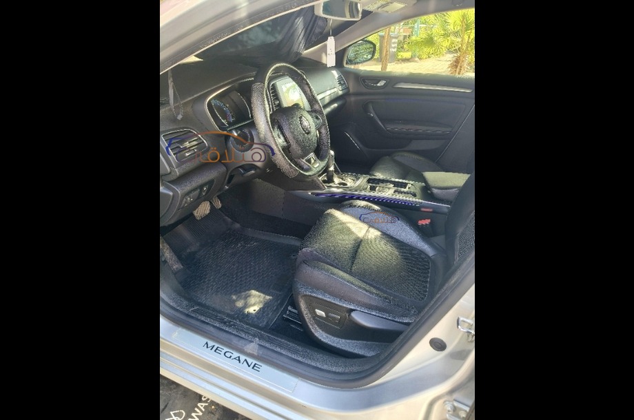 Megane Renault فضي