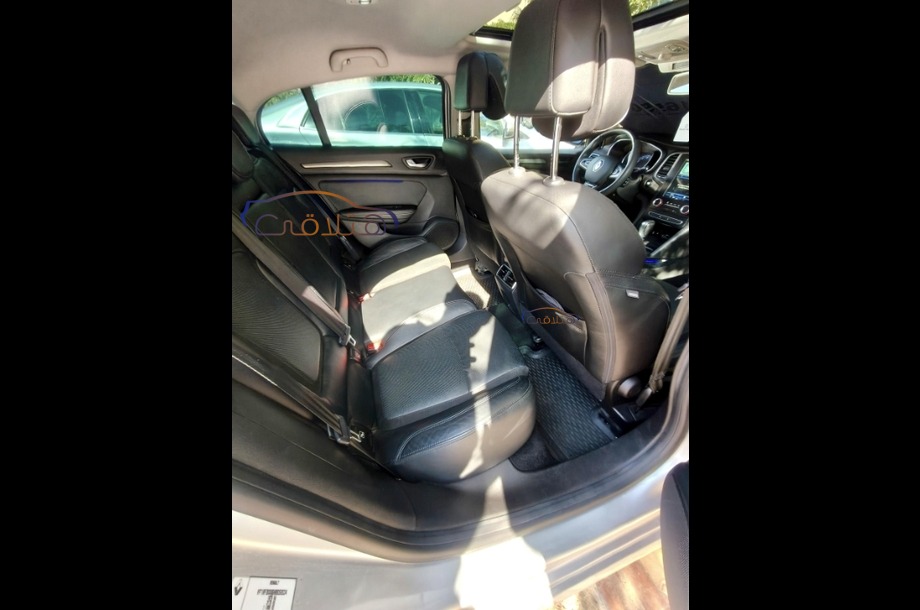 Megane Renault فضي
