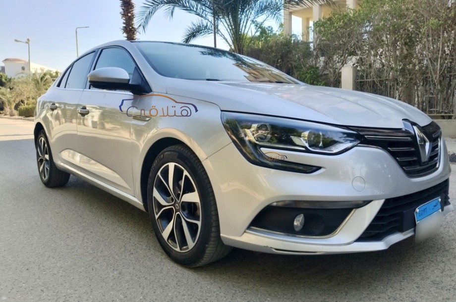Megane Renault فضي