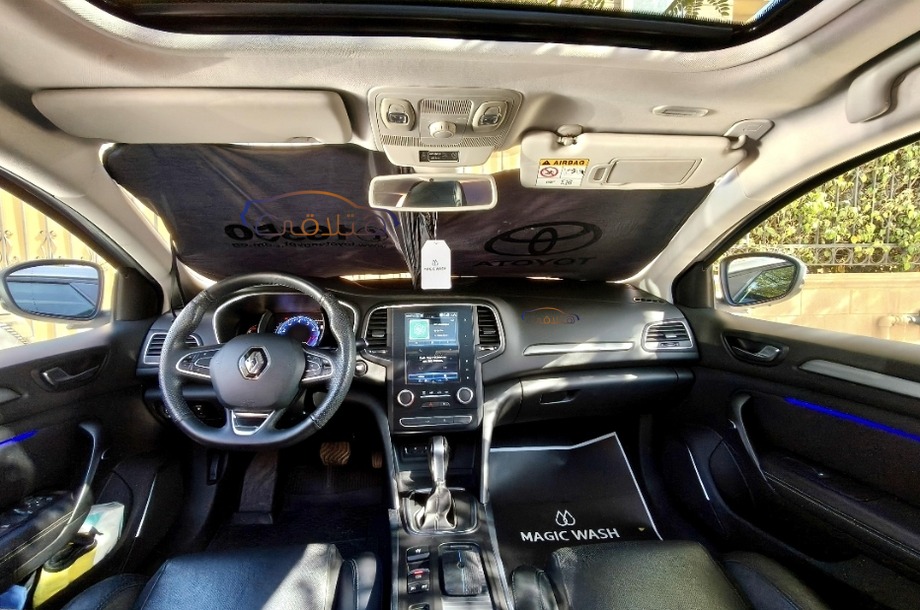 Megane Renault فضي