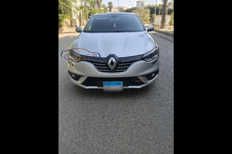 Megane Renault فضي