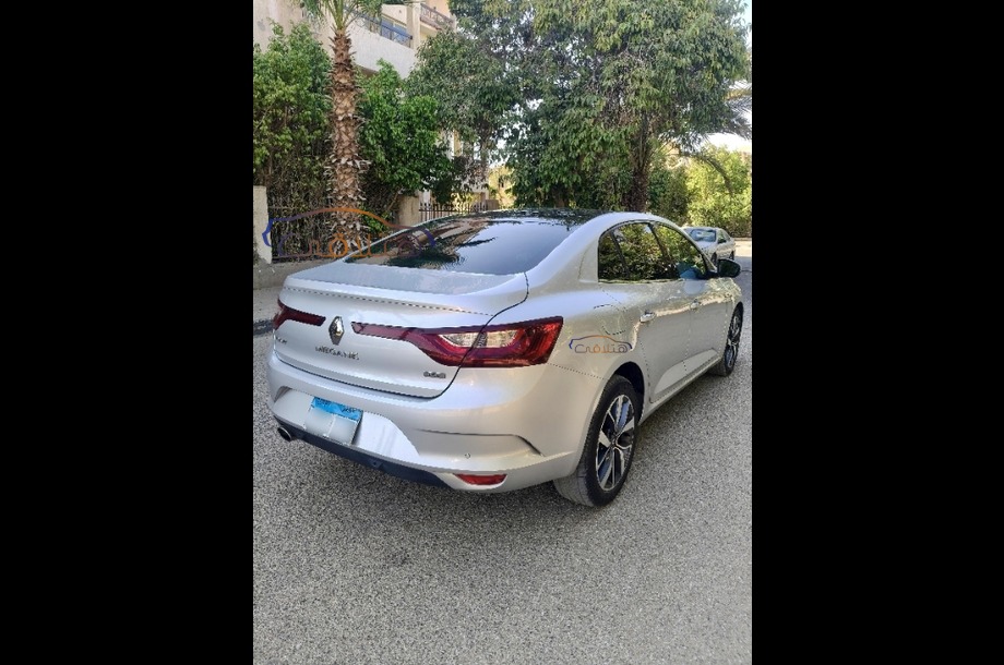 Megane Renault فضي