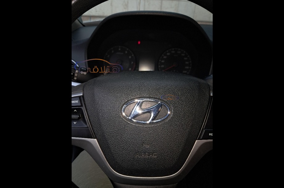 Accent Hyundai فضي