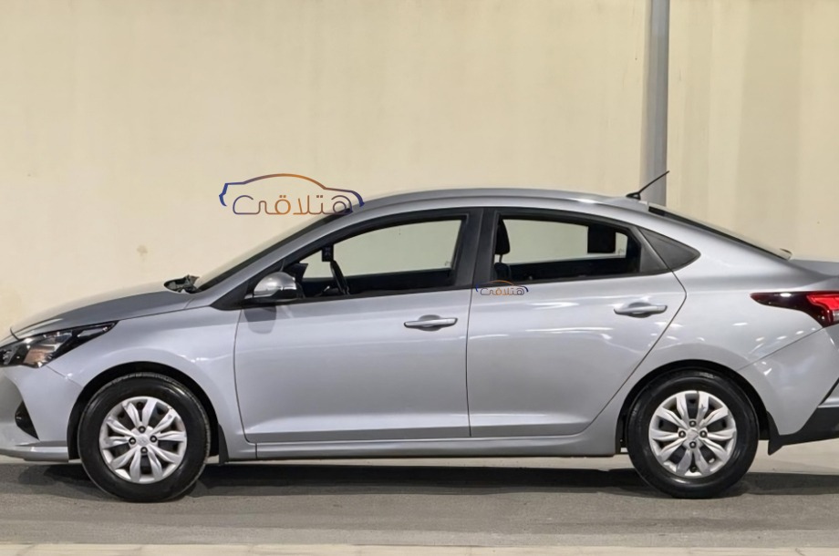 Accent Hyundai فضي