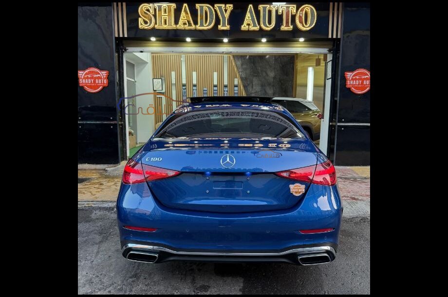 C 180 Mercedes الأزرق الداكن