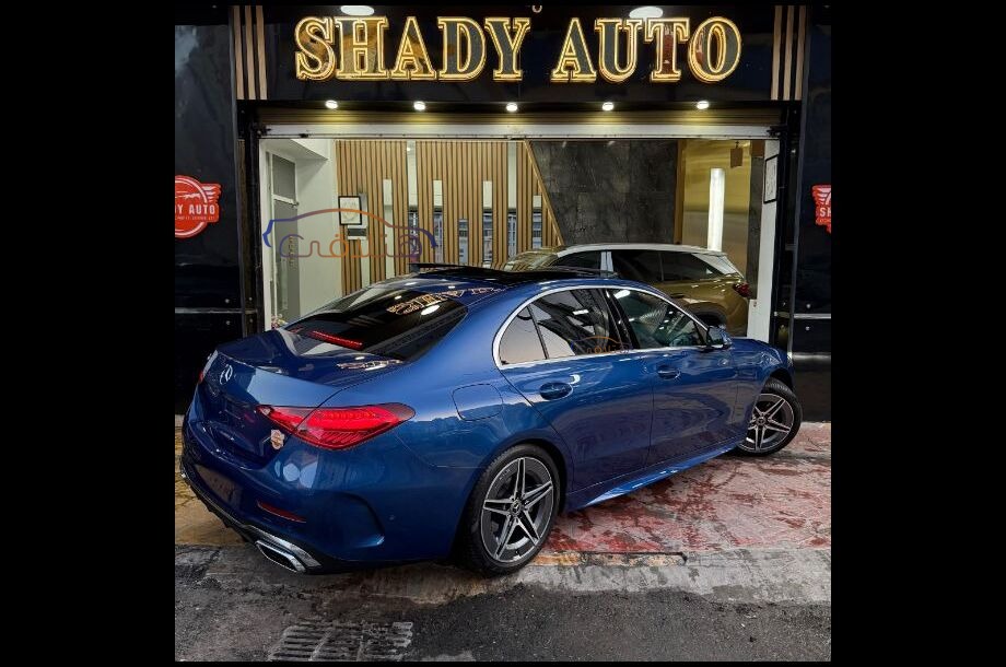 C 180 Mercedes الأزرق الداكن
