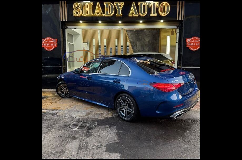 C 180 Mercedes الأزرق الداكن