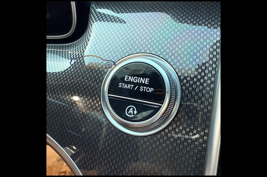 C 180 Mercedes الأزرق الداكن