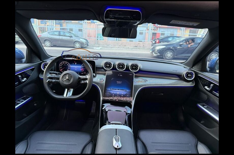 C 180 Mercedes الأزرق الداكن