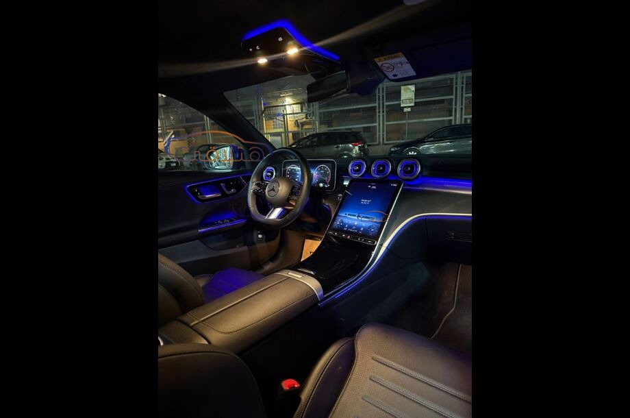 C 180 Mercedes الأزرق الداكن