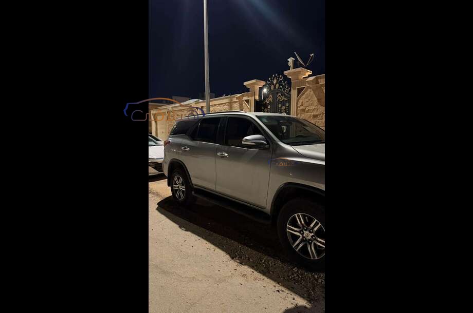 Fortuner Toyota فضي