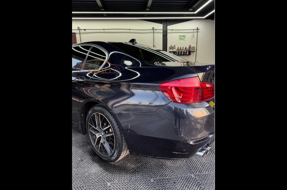528 BMW الأزرق الداكن