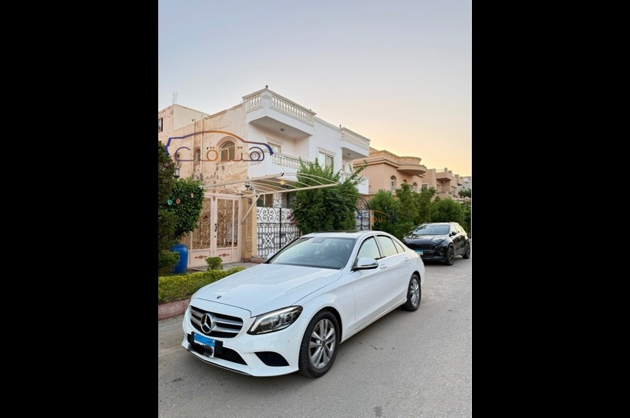 C 200 Mercedes أبيض